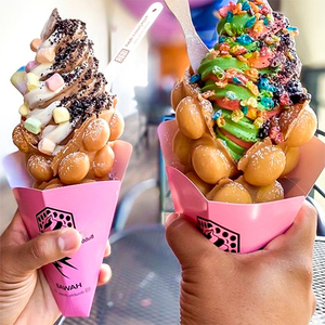 Disposable Hot Food Grade Paperboard Triangle Ice Cream Packaging Pizza Packing Kraft Paper Crepe Cone Egg Bubble Waffle Holder
