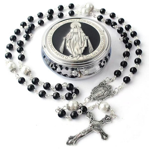 Rosario con Croce della Vergine Maria in Vetro e Perle Finte, Fatto <span class=keywords><strong>a</strong></span> <span class=keywords><strong>Mano</strong></span>, con Ago Curvo, per Comunione e Battesimo, Vendita Transfrontaliera - Product Image 4