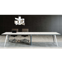 Manufacture directe de 12 personnes en forme de bateau moderne Table de réunion Mobilier de bureau en bois massif pour l'école