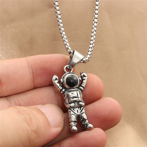 Collar con colgante de astronauta yunnique de acero inoxidable para hombre, joyería de moda estilo Punk Retro de dibujos animados, 280553 - Product Image 4