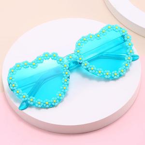 Gafas de Sol de Plástico con Forma de Corazón y Flores para Mujer, Coloridas, para Fiesta, Venta al Por Mayor 2024 - Product Image 2