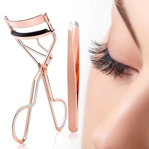 Ensemble recourbe-cils en acier inoxydable or rose avec logo personnalisé, pince à épiler oblique et pince à sourcils – Outil de beauté à marque privée - Product Image 6