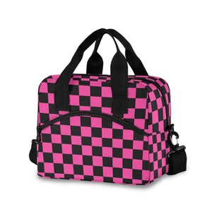 Bolsa Térmica Porta Alimentos Personalizada con Diseño a Cuadros Negro y Rosa para Mujer, con Correas para el Hombro - Product Image 1