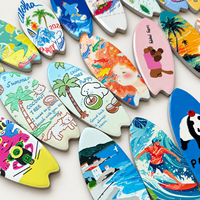 Aimant de réfrigérateur en céramique personnalisé en forme de planche de surf pour souvenirs touristiques et cadeaux promotionnels