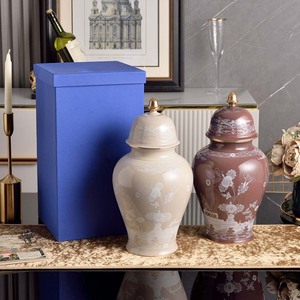 Élégant pot à gingembre en céramique à motifs floraux en relief avec couvercle doré, vase en porcelaine de luxe pour la décoration de la table du salon. - Product Image 4