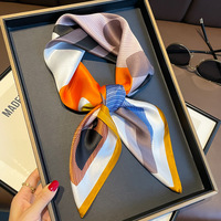 Accessoire de mode Vente en gros Foulard en soie Châle carré plumes 70cm pour femmes