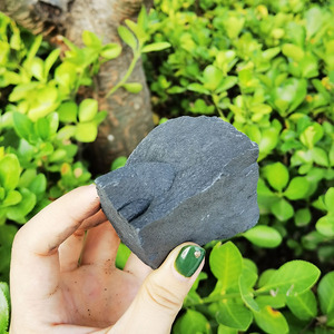 <span class=keywords><strong>Shungite</strong></span> Naturale Minerale Grezzo Gioiello di <span class=keywords><strong>Pietra</strong></span> Nera <span class=keywords><strong>Pietra</strong></span> Grezza Rare Per La Vendita - Product Image 5