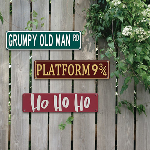 Targa in Metallo Retrò '9 3/4 Platform Grumpy Old Man' con Scritta 'Ho Ho Ho', Decorazione Natalizia per Casa, Arte Murale Festiva - Product Image 4
