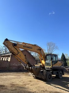 Excavatrice sur pneus de haute qualité HYUNDAI 210W-9 d'occasion avec faible kilométrage et système hydraulique - Product Image 6