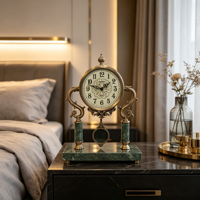 Horloge de table européenne en marbre de haute qualité Horloge de bureau à pendule en métal à quartz de luxe pour la décoration de bureau à domicile Vente chaude