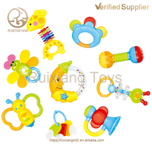 Mejor Venta de botellas de leche de plástico de embalaje personalizado bebé sonajero conjunto con campanas de mano sonajeros recién nacido dentición juguete Ideas de regalo - Product Image 2