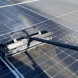Robot de nettoyage de panneaux solaires photovoltaïques de haute qualité avec tête à rouleaux pour fenêtres et murs - Product Image 3