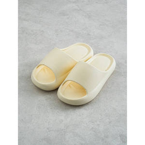 Set di pantofole da casa da 10 pezzi per 5,000 vinte ciascuna - Product Image 1