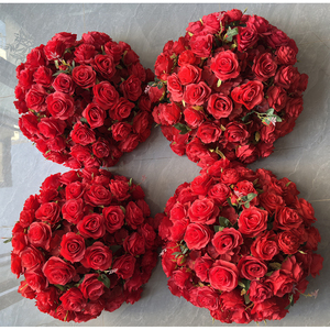 Boule de fleurs artificielles personnalisée faite à la main, rose rouge en soie, 60 cm, grande composition pour centre de table de mariage ou d'événement - Product Image 1
