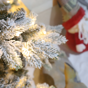 Fabricant Grossiste Arbre de Noël Artificiel Floqué de Luxe Pré-Éclairé Personnalisé avec Lumières LED Écologique - Product Image 4