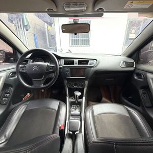Citroën <span class=keywords><strong>C3</strong></span>-XR d'occasion <span class=keywords><strong>2017</strong></span> 1.2THP Automatique Volant à Gauche SUV Économe en Carburant Durable pour les Trajets en Afrique et la Livraison de Marchandises Légères en Ferme - Product Image 5