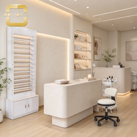 Comptoir de réception commercial personnalisé avec surface imperméable et style épuré pour salon de beauté haut de gamme