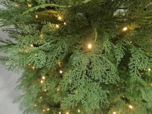 Vente en gros usine : Sapin de Noël pré-éclairé en PE de haute qualité (1,8 m, 2,1 m, 2,3 m, 3 m) pour la décoration de la maison et des fêtes - Product Image 6