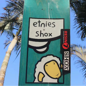 Planche de skateboard professionnelle en bois d'érable canadien, type cruiser fish, avec graphismes de haute qualité, planches pro complètes. - Product Image 3