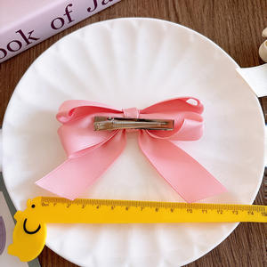 กิ๊บติดผมผ้าโบว์หวานหรู 8 ซม. สีพื้น และเครื่องประดับสำหรับงานปาร์ตี้ ริบบิ้นสำหรับเด็กผู้หญิง ผูกผมหางม้า <span class=keywords><strong>MIYU</strong></span> - Product Image 4