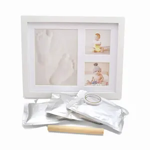 Kit de pegadas e pegadas em argila para bebês, moldura de madeira personalizada para presente de recém-nascidos