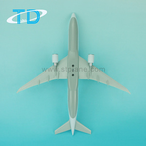 Modèle d'avion en plastique à aile fixe <span class=keywords><strong>AIR</strong></span> NEW ZEALAND B777-300 37cm à l'échelle 1:200 - Cadeau d'affaires personnalisable certifié GS - Product Image 4