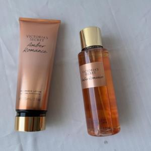 Set de Perfume para Mujer Pure Seduction de <span class=keywords><strong>Victoria</strong></span>'<span class=keywords><strong>s</strong></span> <span class=keywords><strong>Secret</strong></span>, Loción Corporal Perfumada de 236 ml y Spray Corporal de 250 ml, Marca Original - Product Image 5