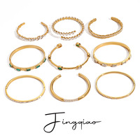 Bracelet ouvert élégant et luxueux en or 18 carats avec zircon blanc étincelant pour les vacances d'été à la plage