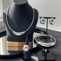 Ensemble de bijoux en acier inoxydable de style minimaliste à surface brillante de qualité supérieure, quatre pièces, décoration de fête