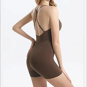 Combinaison de yoga courte moulante sans manches pour femme, nouveau style, avec logo personnalisé, bretelles croisées au dos, idéale pour la gym et le fitness en été - Product Image 2