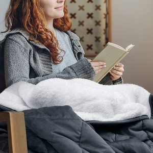 <span class=keywords><strong>Couverture</strong></span> lestée en molleton de vison gris double face et Sherpa Sherpa blanc - Product Image 4