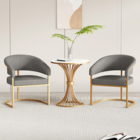 Luxuriöse nordische Möbelgarnitur: Moderne Samt-Sessel mit Metallgestell für Wohnzimmer und Lounge – Goldene Flügelstühle