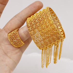 Cincin dan gelang emas 24K berlapis emas Timur Tengah Ethiopia dengan detail ukiran, <span class=keywords><strong>set</strong></span> perhiasan pesta pengantin <span class=keywords><strong>Saudi</strong></span> Dubai - Product Image 1