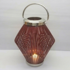 Portavelas Decorativo de Metal con Asa, Diseño de Alambre Rojo, Acabado Plateado, para Decoración del Hogar, Jardín, Patio y Bodas - Product Image 1