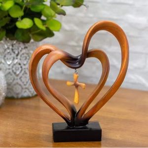 Adorno de resina en forma de corazón con colgante de cruz, decoración artística para el hogar y el escritorio, regalo artesanal para amigos y compañeros de clase - Product Image 1