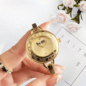 Reloj de pulsera de aleación para mujer con diseño de dibujos animados para negocios - Product Image 1