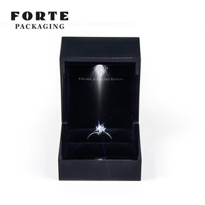 FORTE Factory Direct Supply Lacquer White Jewelry <b>Boxes</b> Custom Logo Black Engagement Ring Box <b>LED</b> <b>Light</b> Packaging - Product Image 2