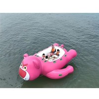 Bateau flottant gonflable géant en forme d'ours fraise pour les jeux aquatiques en plein air et les attractions lacustres