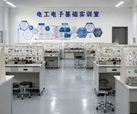 Banc de formation électrique et électronique de base pour l'enseignement universitaire des circuits électriques, des circuits magnétiques, des moteurs CC/CA et des équipements de laboratoire.