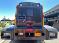 Chargeuse sur pneus 838T 13378 kg avec essieu à glissement limité, forte capacité de franchissement pour accès aux carrières et travaux de manutention de matériaux sur routes