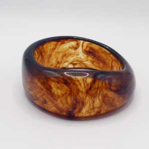 Brazaletes de Cuerno de Búfalo Hechos a Mano con Diseño Atractivo para Mujer, Accesorio de Joyería Natural Único y Moderno - Product Image 3