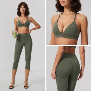 Conjunto Deportivo de 2 Piezas para <span class=keywords><strong>Mujer</strong></span> con Logotipo Personalizado, Sujetador Deportivo Triangular Suave como la Mantequilla y Pantalones Capri de Cintura Alta que Absorben la Humedad, de Fábrica - Product Image 3