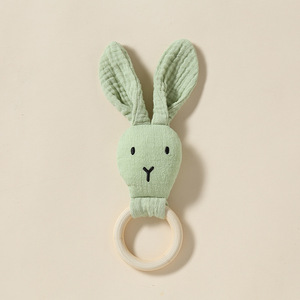 Poupée serviette douce et écologique pour bébé, marionnette à main en gaze de coton avec pendentif cloche en bois <span class=keywords><strong>comestible</strong></span> pour nouveau-né - Product Image 5