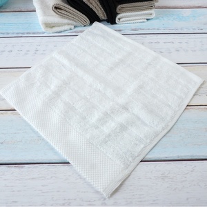 Toalla Facial de Tela de Rizo 100% Algodón Ecológica al por Mayor, Forma Cuadrada, Logotipo Jacquard Personalizado para Toallas Femeninas, Uso como Regalo - Product Image 3