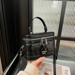 Nouveau sac seau portable pour femmes, sac à bandoulière simple mignon et tendance pour le travail, les trajets quotidiens et les loisirs - Product Image 2