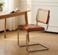 Chaises de salle à manger modernes à structure métallique avec revêtement en cuir, écologiques, durables, design de dossier incurvé, garantie 1 an, 2026