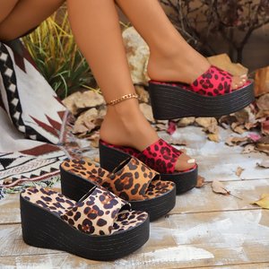 <span class=keywords><strong>Ciabatte</strong></span> <span class=keywords><strong>con</strong></span> <span class=keywords><strong>Zeppa</strong></span> Trendy da Donna - Esclusiva Africana - Taglie Grandi per <span class=keywords><strong>Casa</strong></span> - Product Image 1