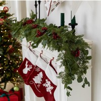 Karangan Bunga Natal Gaya Baru, Daun Eucalyptus, Buah Berry Merah, dan Ranting Bunga Buatan dari Silikon Lembut untuk Dekorasi Gantung Pintu