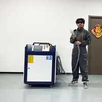 Machine de nettoyage laser portative de type chariot 6000W pour l'élimination de la rouille et de la peinture, idéale pour une utilisation industrielle extérieure et sur chantier