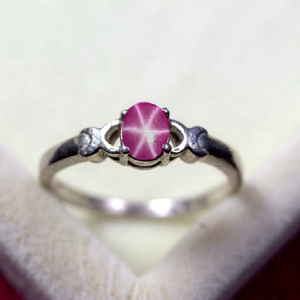Anillo Clásico de Plata 925 para Mujer con Rubí Rosa Ovalado, Anillo de Compromiso con Engaste de Garras, Regalo para Mujer para Ocasiones Especiales - Product Image 1